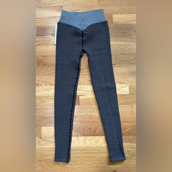 NWT Spiritual Gangster Black and Gray Textured Leggings XS/S - Picture 2 of 7